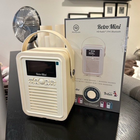 Retro Style MyVQ Retro Mini Bluetooth Speaker FM Radio Cream HTF in Box Portable - Picture 2 of 11